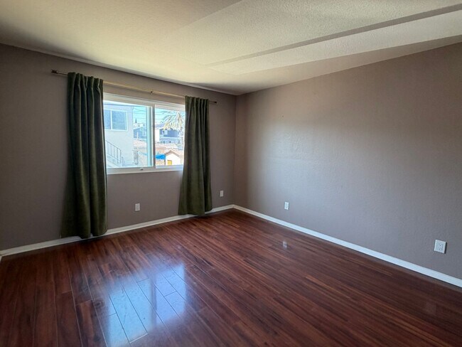 Building Photo - 2828 Famosa Blvd