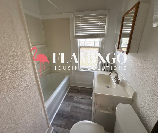 Building Photo - “Massive 8-Bedroom Home in Dayton – Rare Multi-Level Living Space”