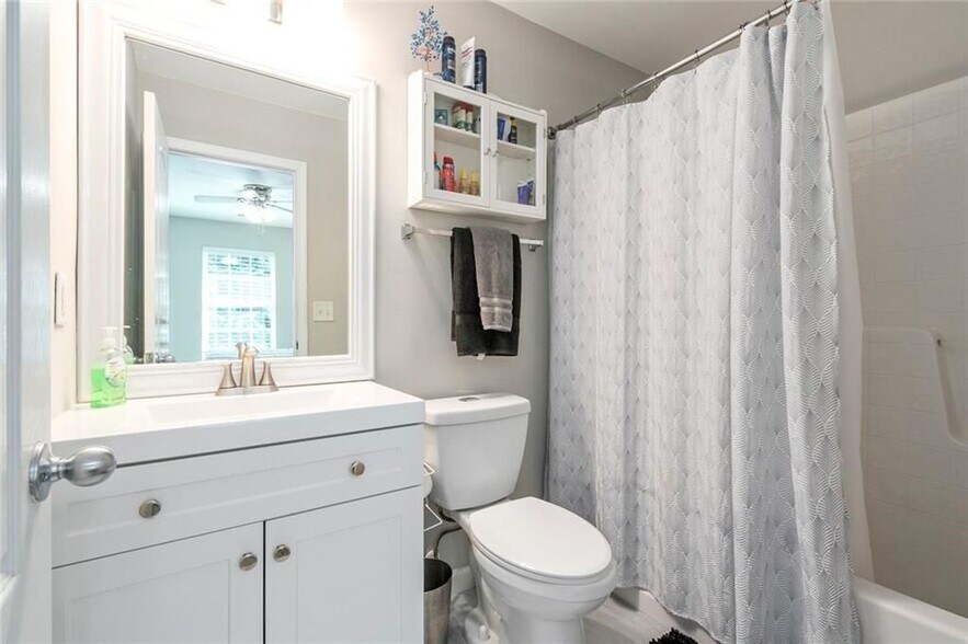 Building Photo - 226 Fox Creek Blvd