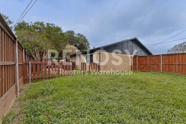 Building Photo - Refreshed Plano Gem  ****Rent Concession - 2nd Month Free****