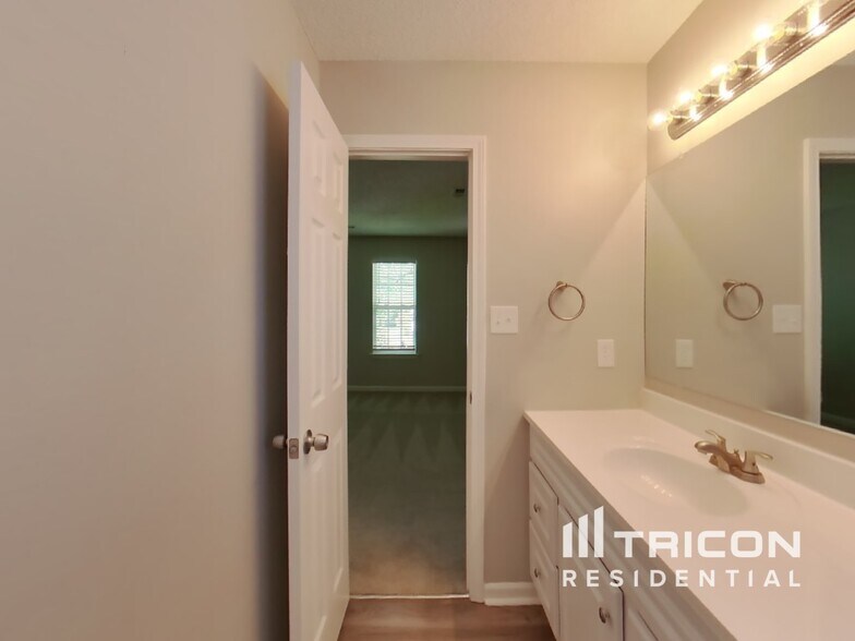 Building Photo - 2934 Hawick Commons Dr