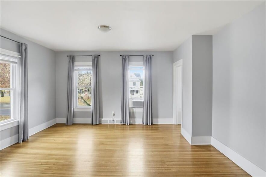 Upper Living/Dining - 4232 Lake Ave