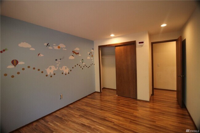 Building Photo - 1620 159th Pl NE