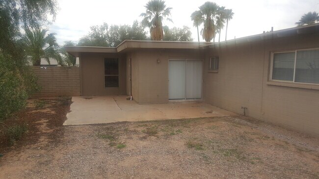 Building Photo - Nice 3 bedroom home ready for immediate move in.