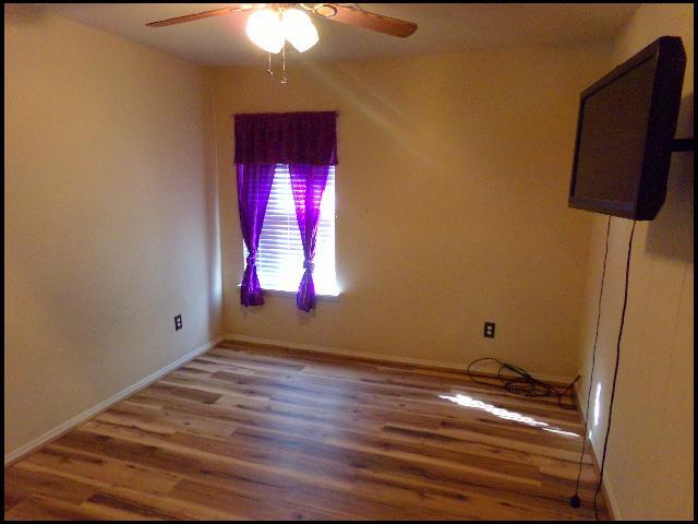 Building Photo - 909 Yarrow Dr