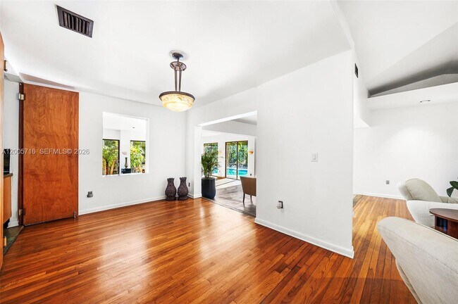 Building Photo - 5627 Granada Blvd