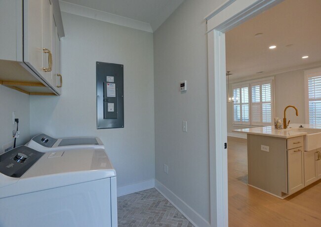 Building Photo - 4 Bedroom 3.5 Bath House in Twin Lakes - J...