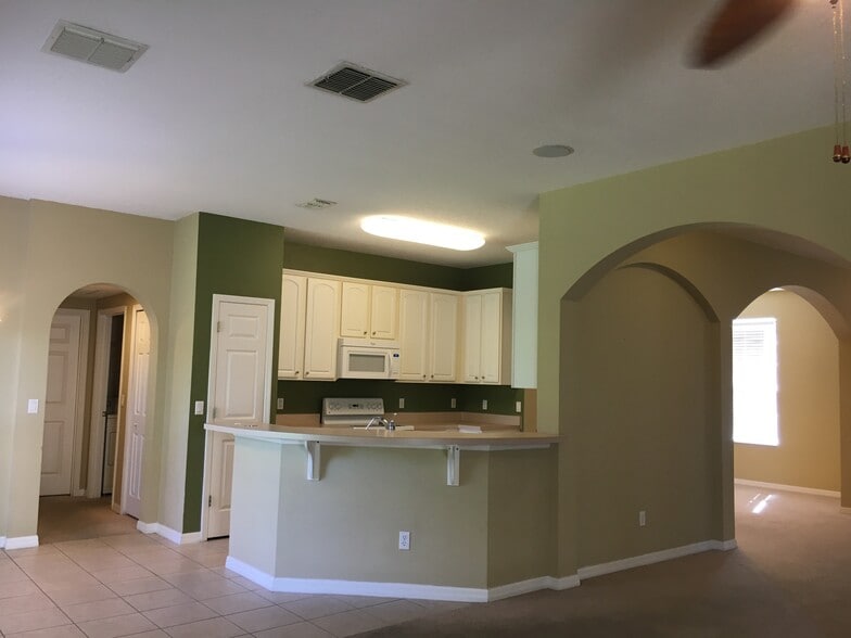 Building Photo - 9805 Portofino Dr