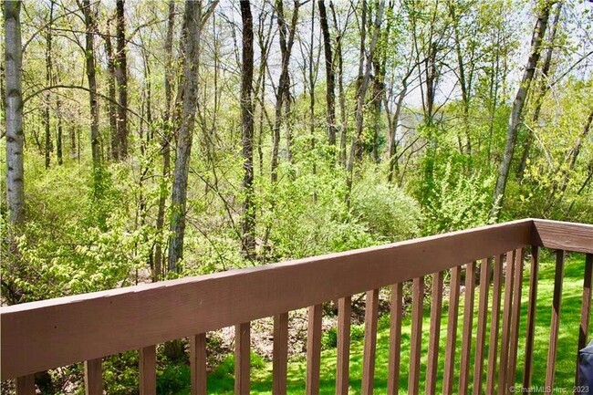Building Photo - 15 Woods Run