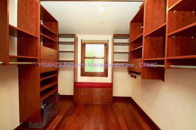 Building Photo - 63 Glen Dr