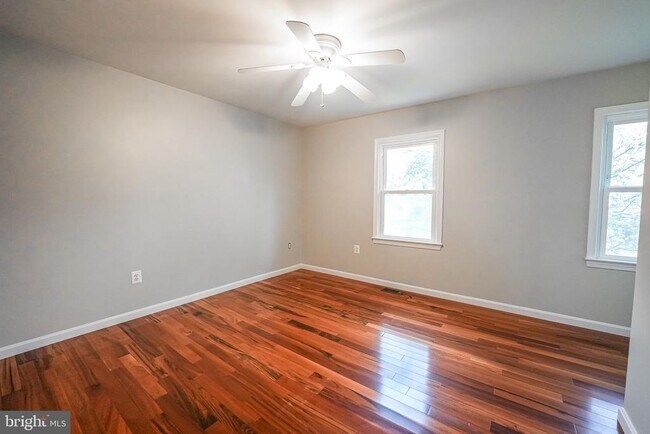 Building Photo - 4230 Avon Dr