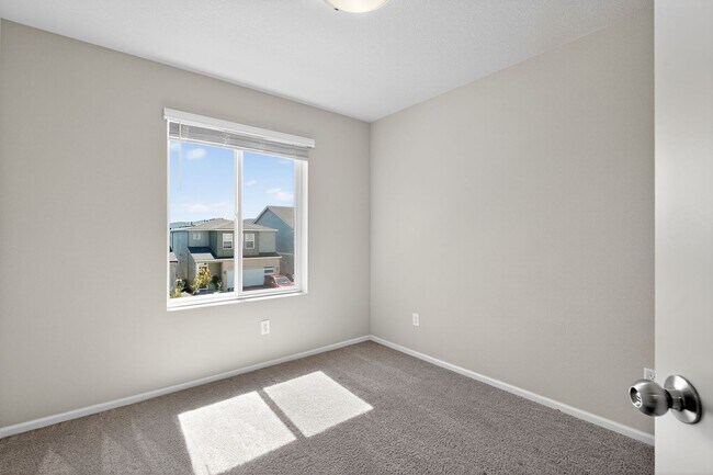 Building Photo - $500 gift card with lease signed by 10/1/25
