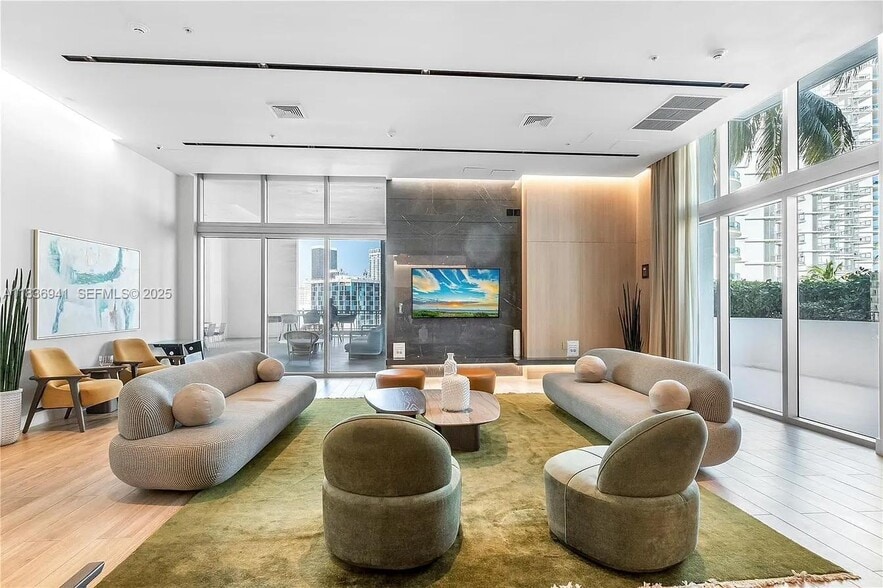 Building Photo - 90 SW 3rd St