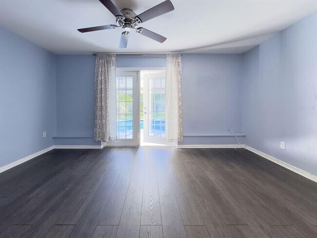 Building Photo - 902 NE 34th St