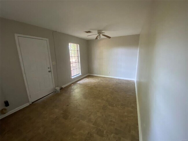 Building Photo - 4113 Piedmont Dr