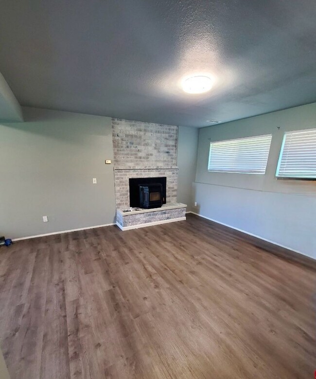 Building Photo - Beautifully Remodeled Split-Entry Home on ...