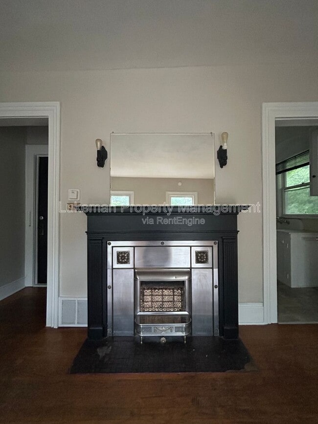 Building Photo - 724 W South St