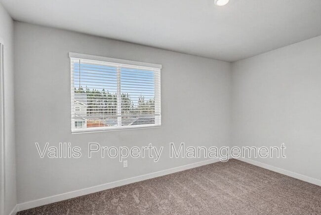 Building Photo - 2618 Mount St Helens Ave SE