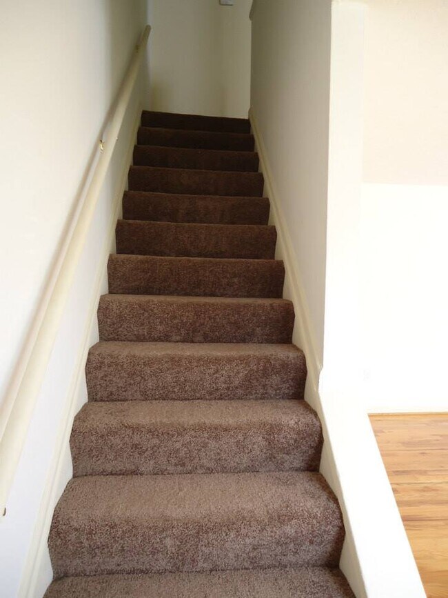 Building Photo - 146 Hackberry Dr