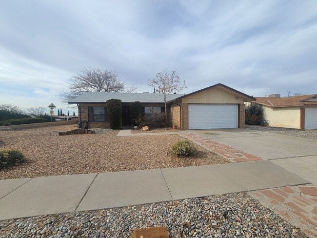 Building Photo - GREAT 3BR HOME IN NICE NE HEIGHTS AREA!