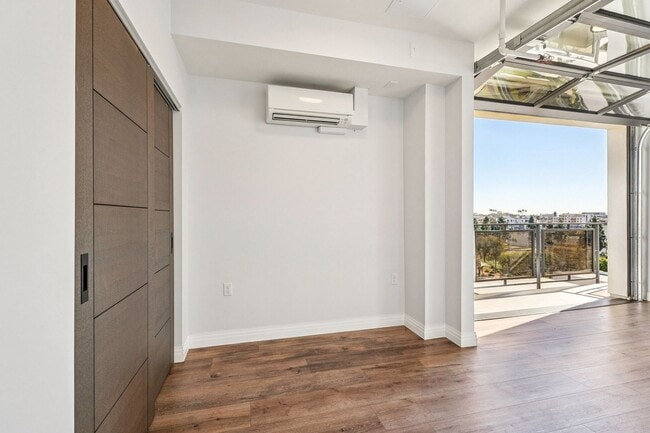 Building Photo - Brand-New Koreatown Modern Lofts | Rooftop Views | 6 Weeks Free