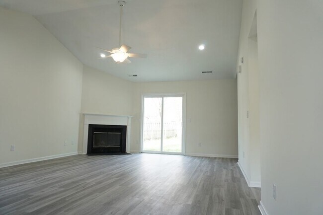 Building Photo - 3808 Fawn Creek Dr