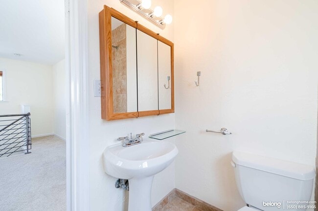 Building Photo - 2400 Bonar St