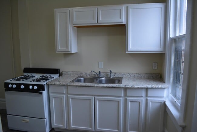 Building Photo - 1257 Dennison Ave