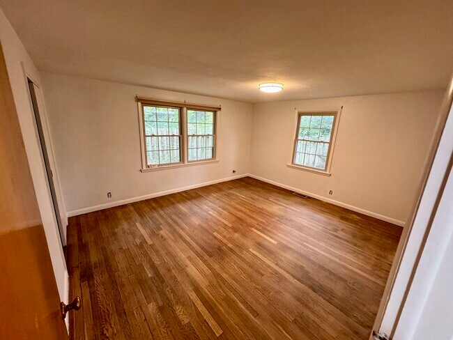 Building Photo - 200 E Glendora Dr