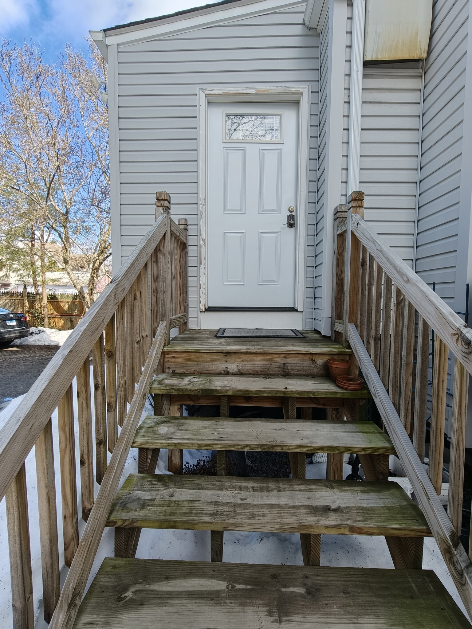Private Back Entrance - 39 Robertson Ave