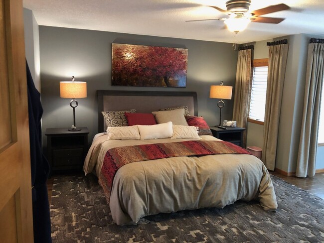 Building Photo - 4 Bedrooms, 3 Bathrooms Fully Furnished La...