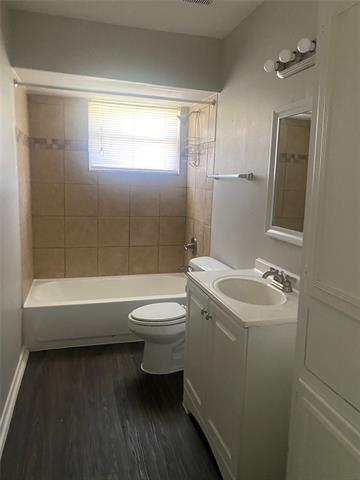 Building Photo - 5015 Dupont Dr