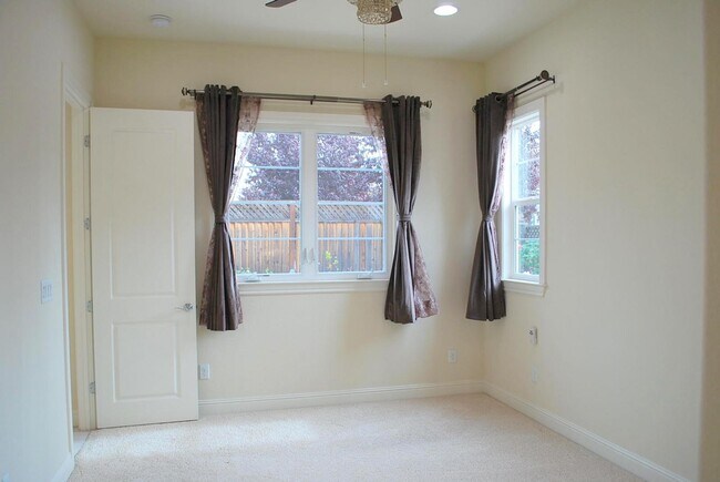 Building Photo - 3502 Cinnamon Ridge Rd
