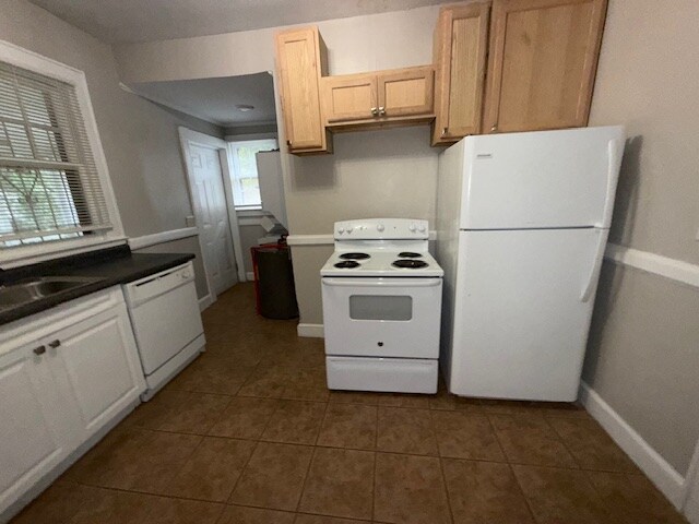 Building Photo - 1318 Oak St