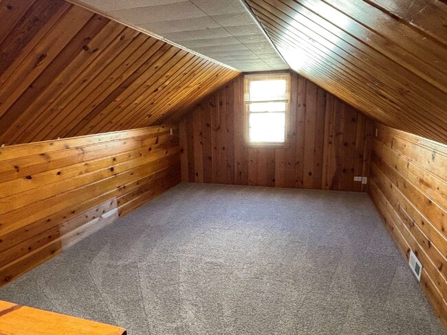Building Photo - Charming 4-Bedroom Single Family Home on C...