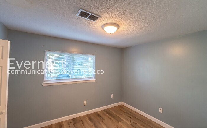 Building Photo - 3966 N Quail Ln