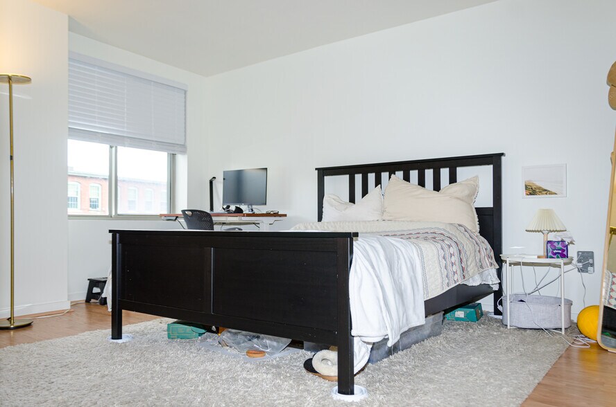 Building Photo - 173 Oak St