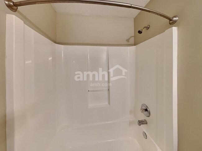 Building Photo - 2793 Sutherland Dr