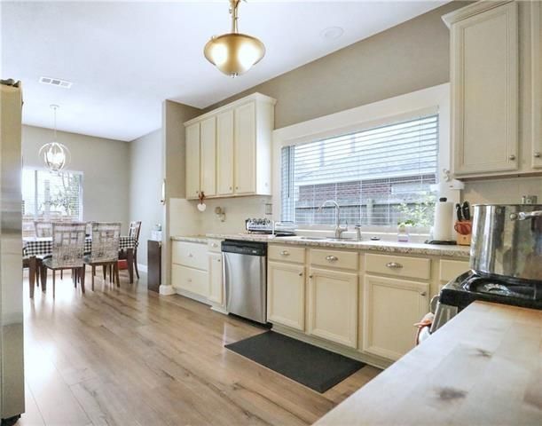 Building Photo - 824 Destin St