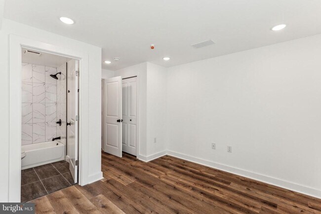 Building Photo - 1010 W Arizona St