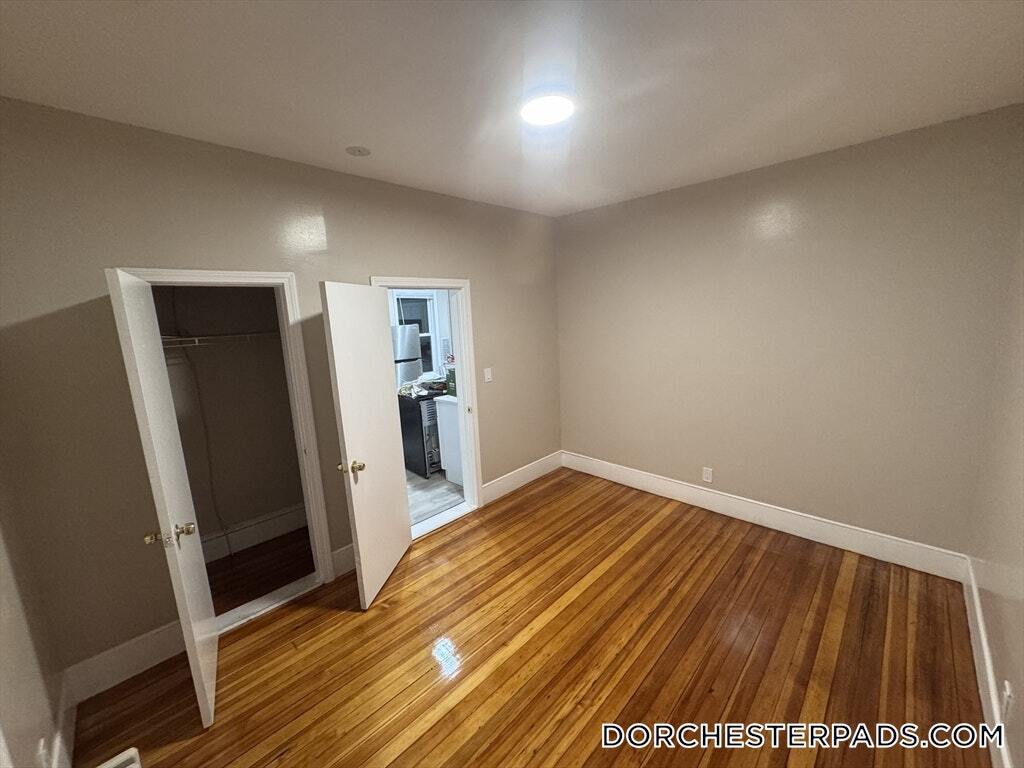 Building Photo - 42 Lucerne St