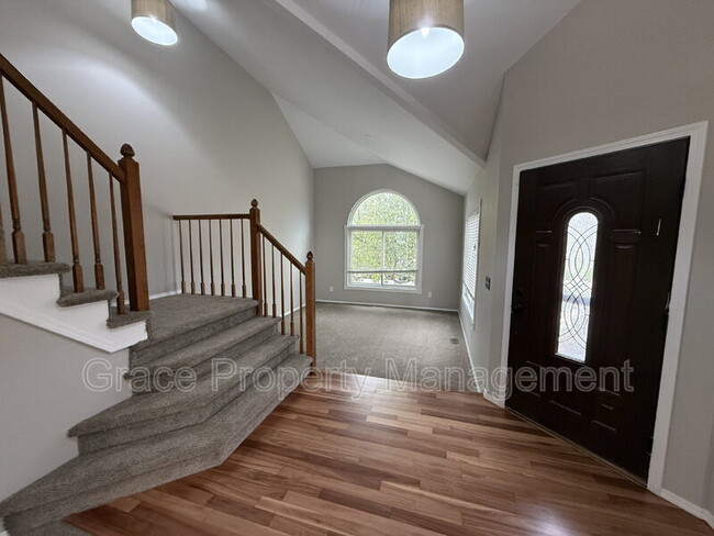 Building Photo - 10924 W 100th Dr