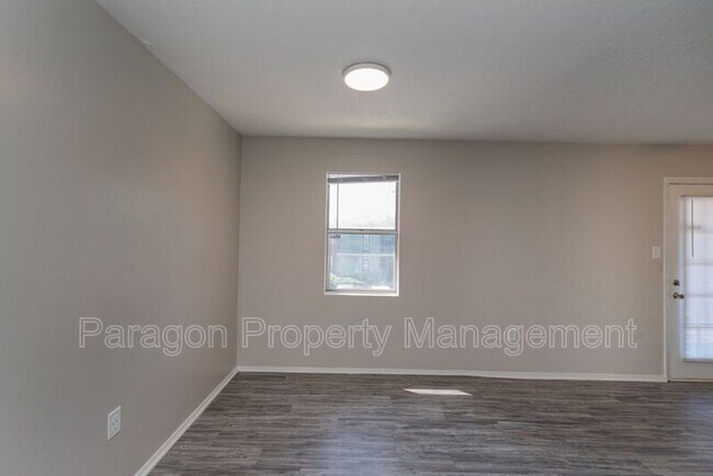 Building Photo - 2571 1/2 Tobacco Rd
