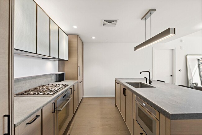 Building Photo - 1425 Hudson St