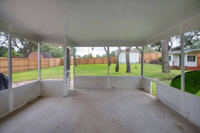 Building Photo - 20 Dogwood Ln