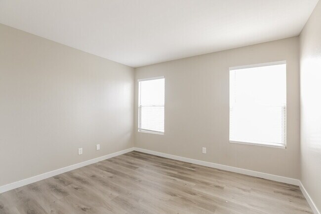 Building Photo - 1112 Barton Green Dr