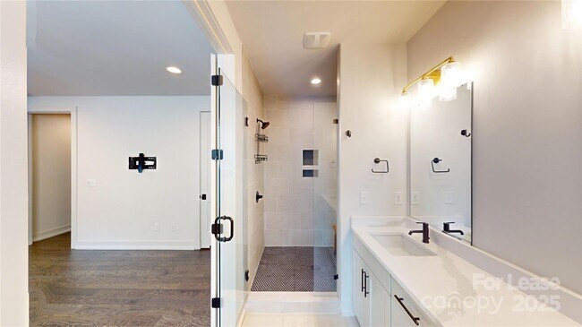 Building Photo - 4019 Plaza Row Ct