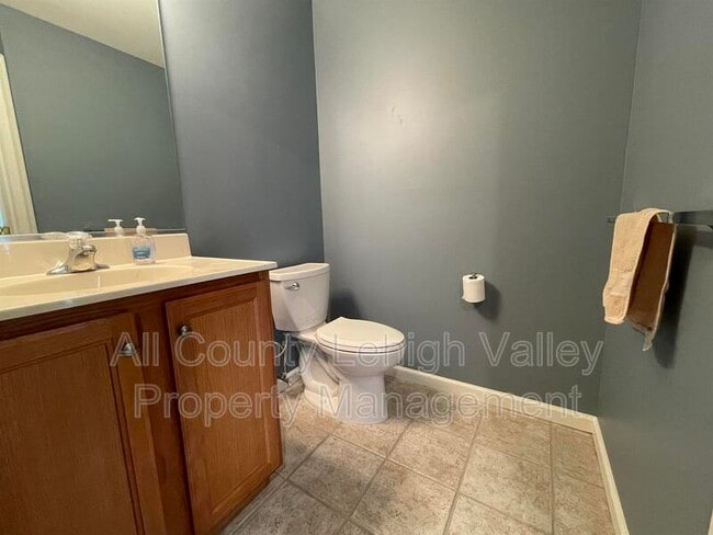Building Photo - 1355 Mohr Cir