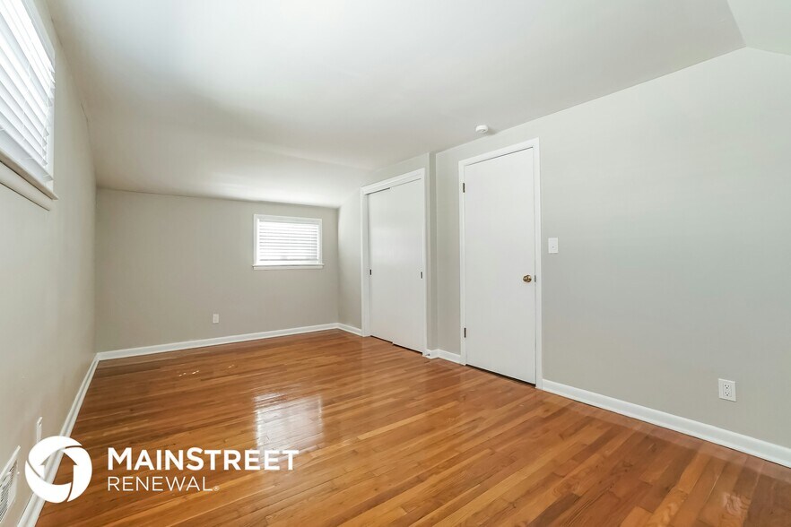 Building Photo - 298 Pineview Dr