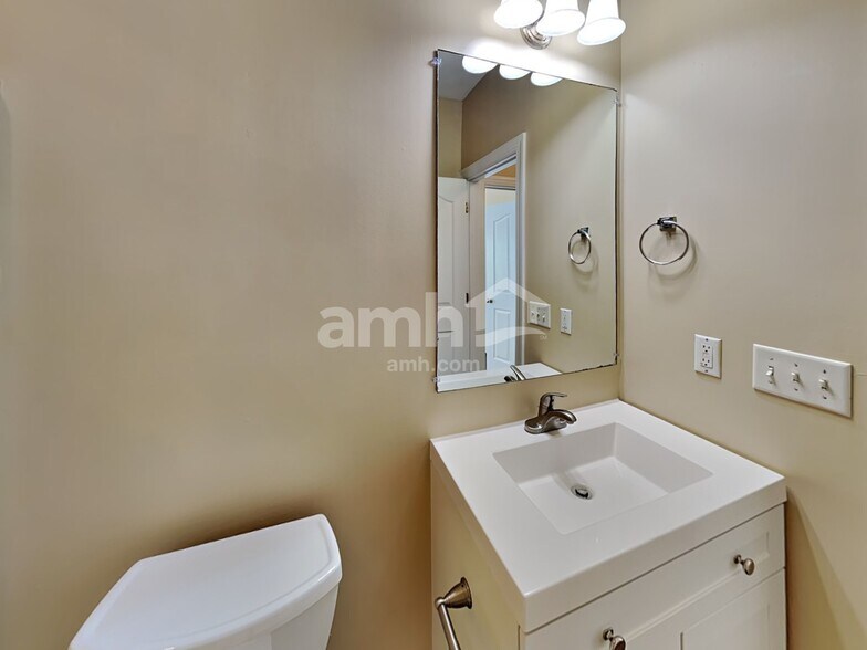 Building Photo - 636 Osborne Ln